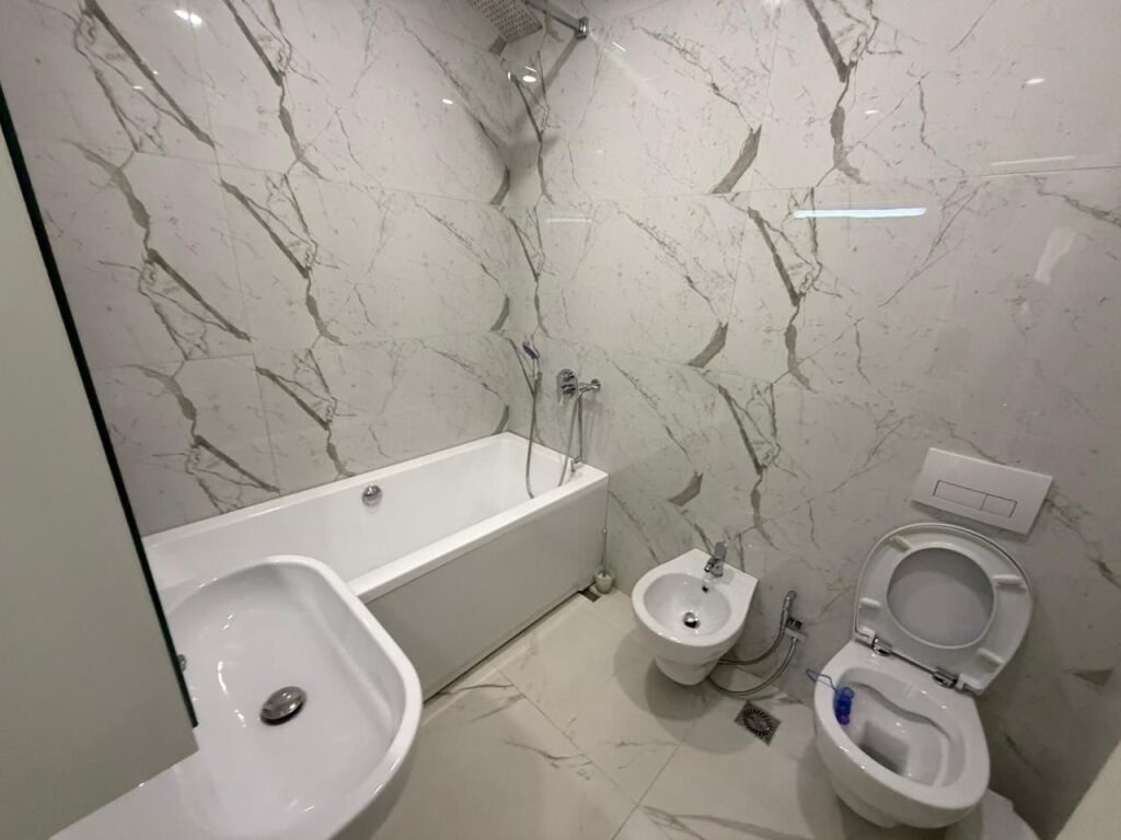 Apartament 2+1 per qira tek Liqeni i Thate.
