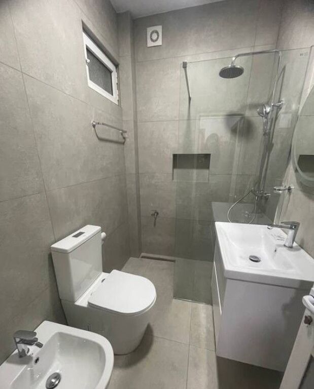 Affittasi 1+1 a Pazari i Ri, vicino a Optika Roma