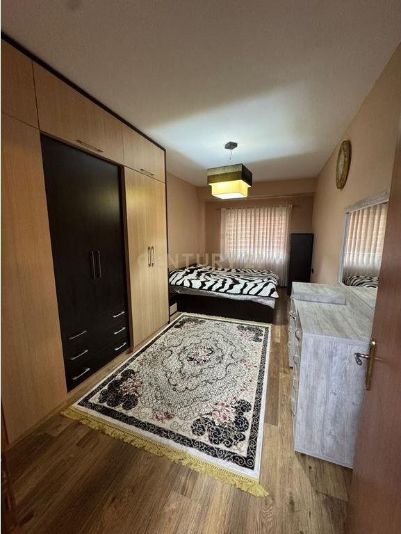YZBERISHT, APARTAMENT 2+1 PER QIRA