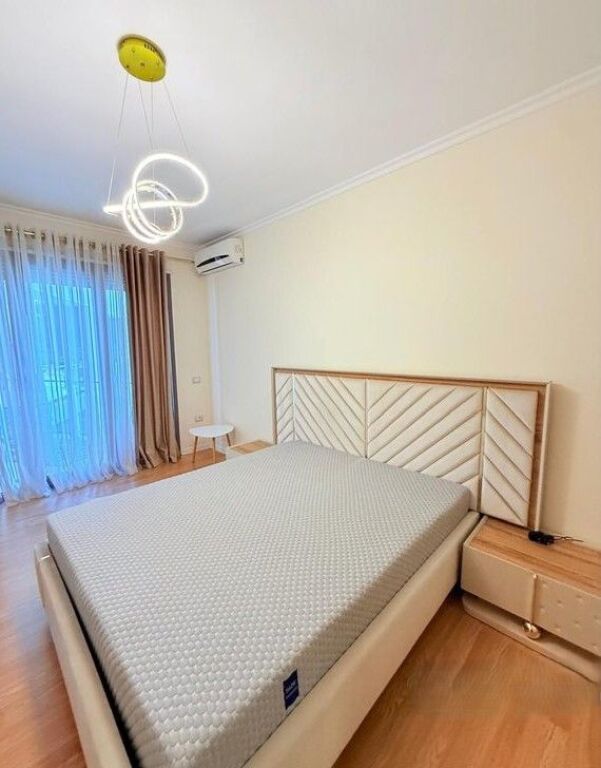 APARTAMENT 2+1 ME QIRA, TEK RRUGA E KOSOVARËVE!