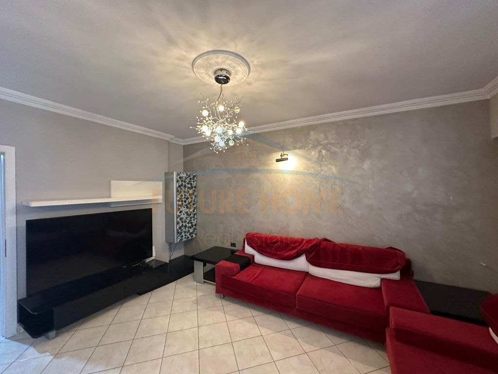 Shitet apartament 2+1+2 Laprak