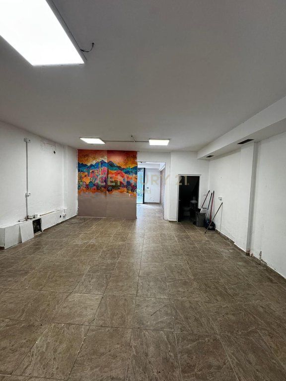 Attività in affitto vicino al Lago di Tirana | 73 m²