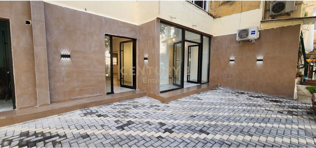 Xhamllik – Jepet me qira ambient komercial, kati 0, 80 m²