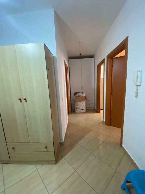 Apartament 1+1, Astir!