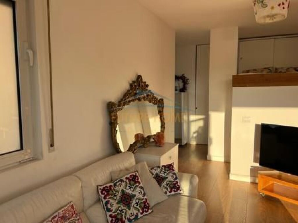 Shitje, Apartament Loft, Myslym Shyri.
