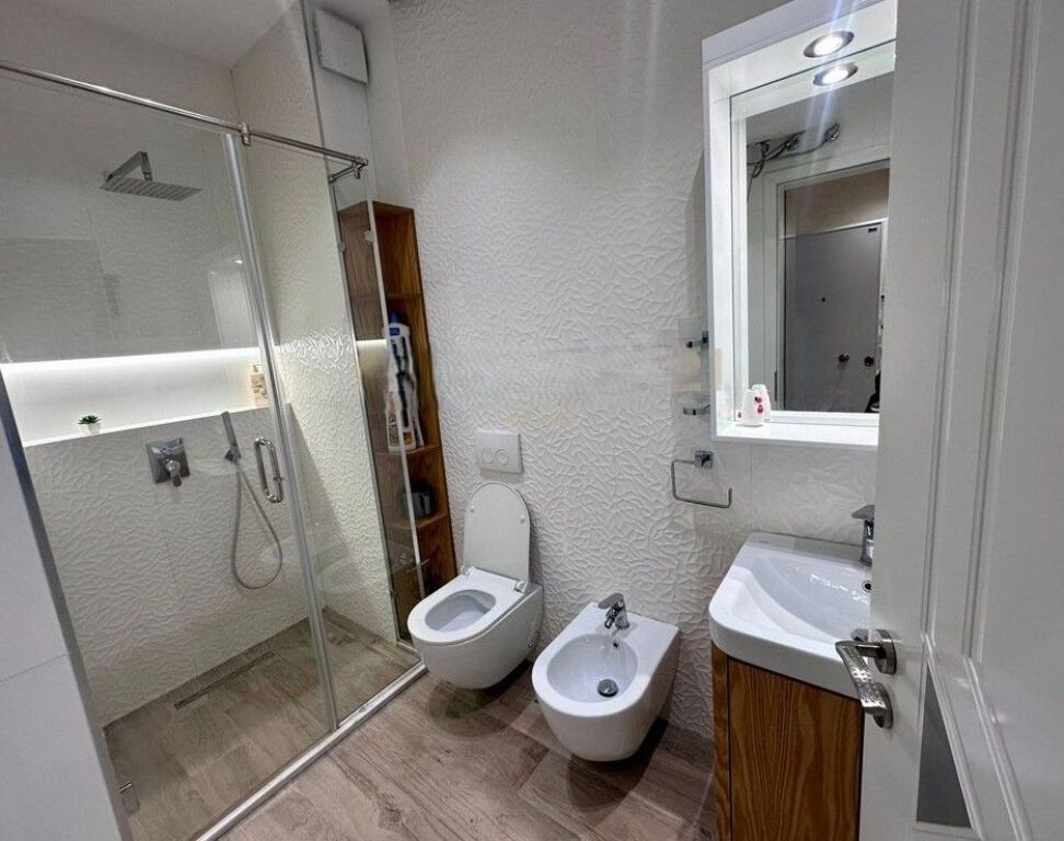 APARTAMENT LUKSOZ PER QIRA NE KOMPLEKSIN MAGNET!