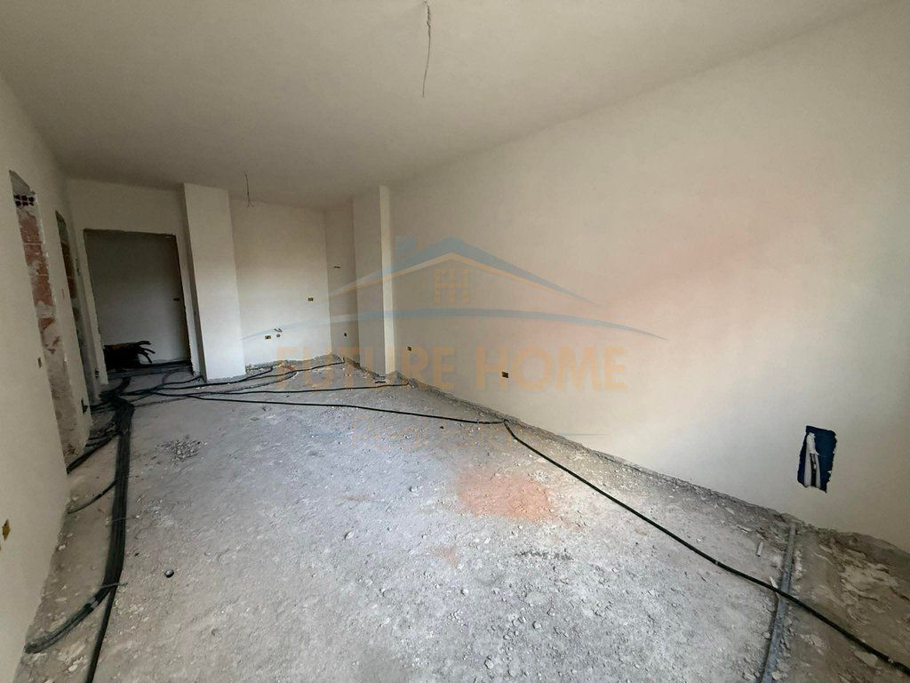 Shitet apartament 1+1 Rruga Egnatia