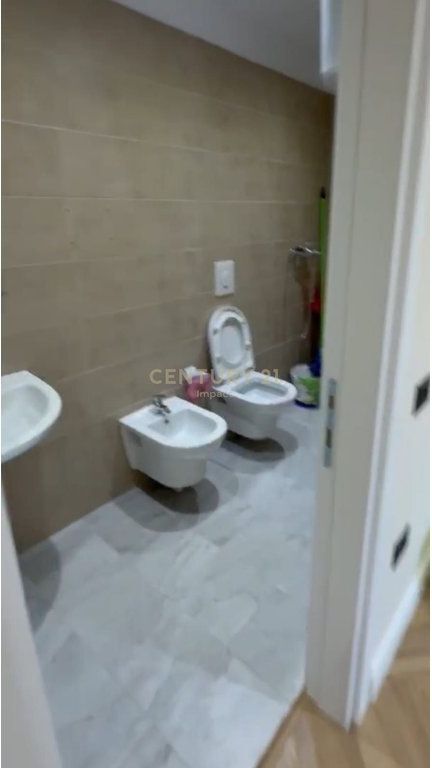 Appartamento 2+1+2 in vendita nella zona di Hipoteka, Tirana
