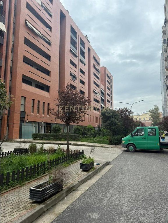Appartamento 2+1+2 in vendita nella zona di Hipoteka, Tirana