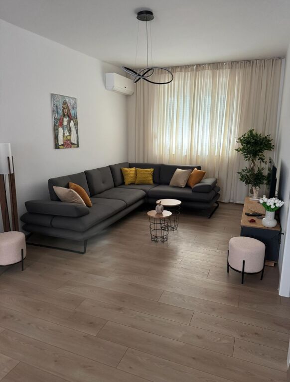 Jepet me qera apartament 1+1 Kinostudio 500 Euro