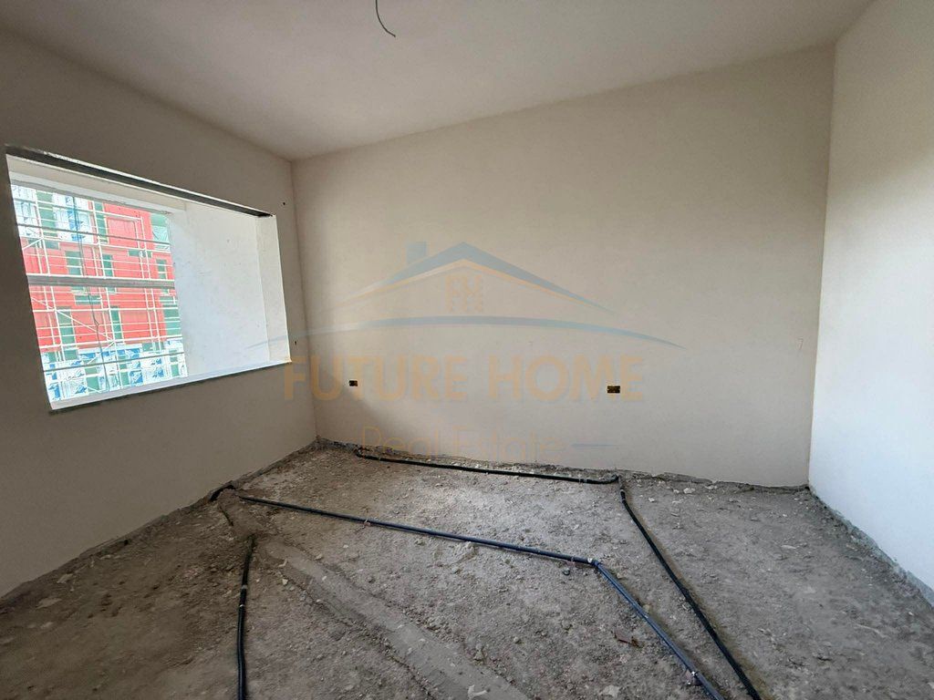 Shitet apartament 1+1 Rruga Egnatia
