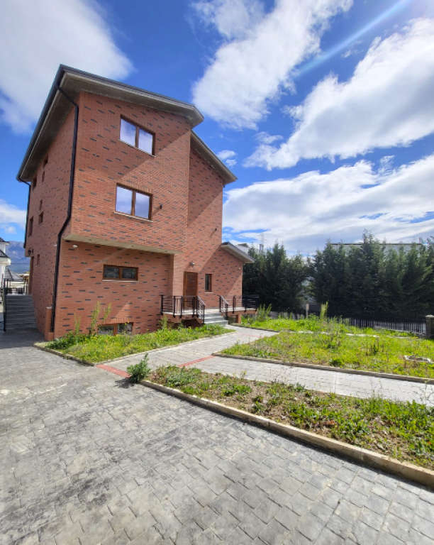 🏡 VILLA FOR RENT – NEAR TEG