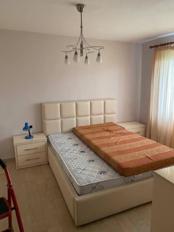 Apartament 1+1, Rruga Elbasanit!
