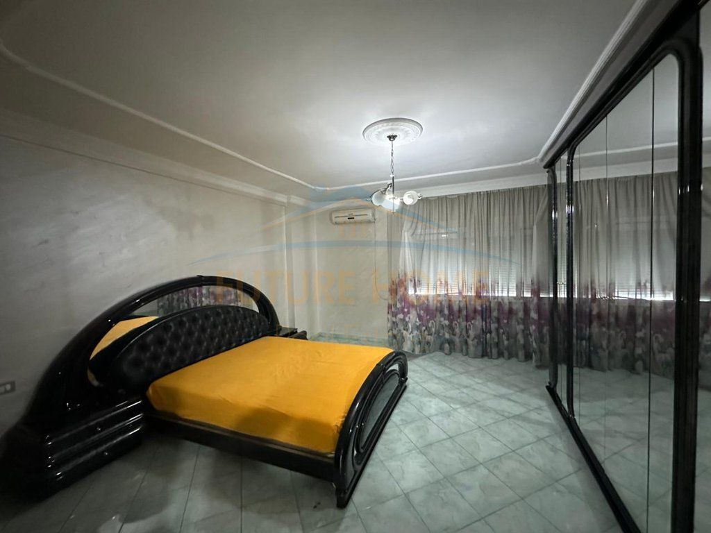 Shitet apartament 2+1+2 Laprak