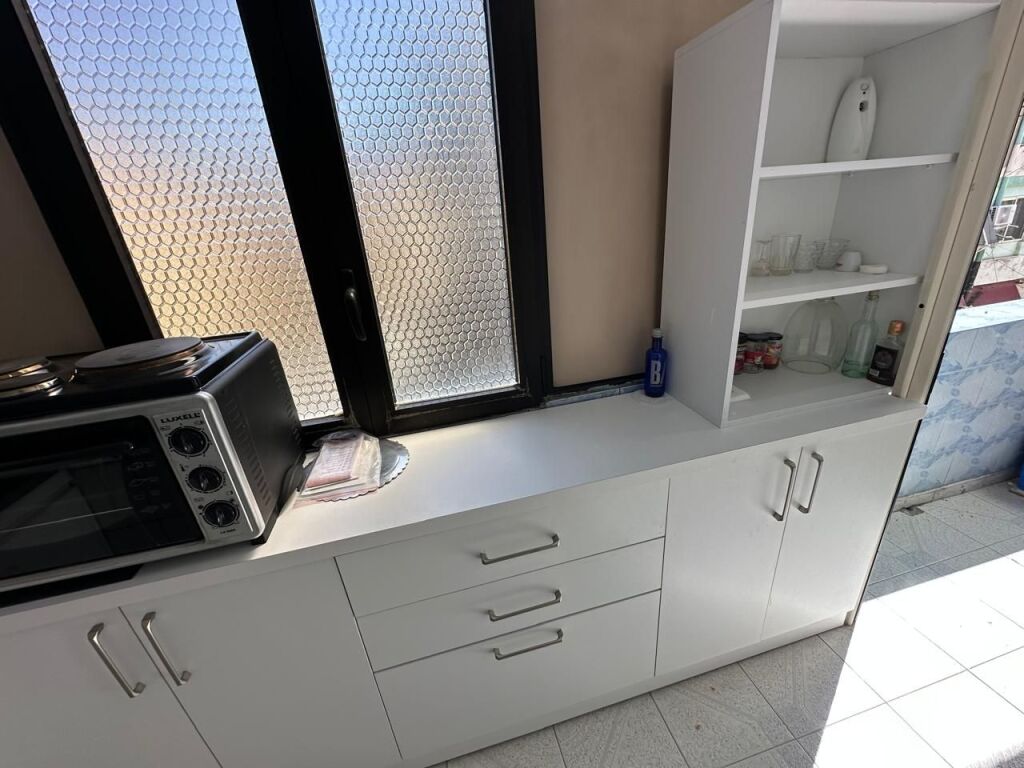 🏢Via Elbasan, affittasi appartamento 1+1, arredato. 50.000 Leke