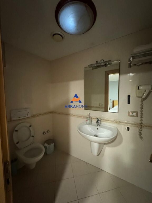 AFFITTASI HOTEL+BAR+VERANDA 600M2 "PIAZZA WILLSON" 12500 EURO