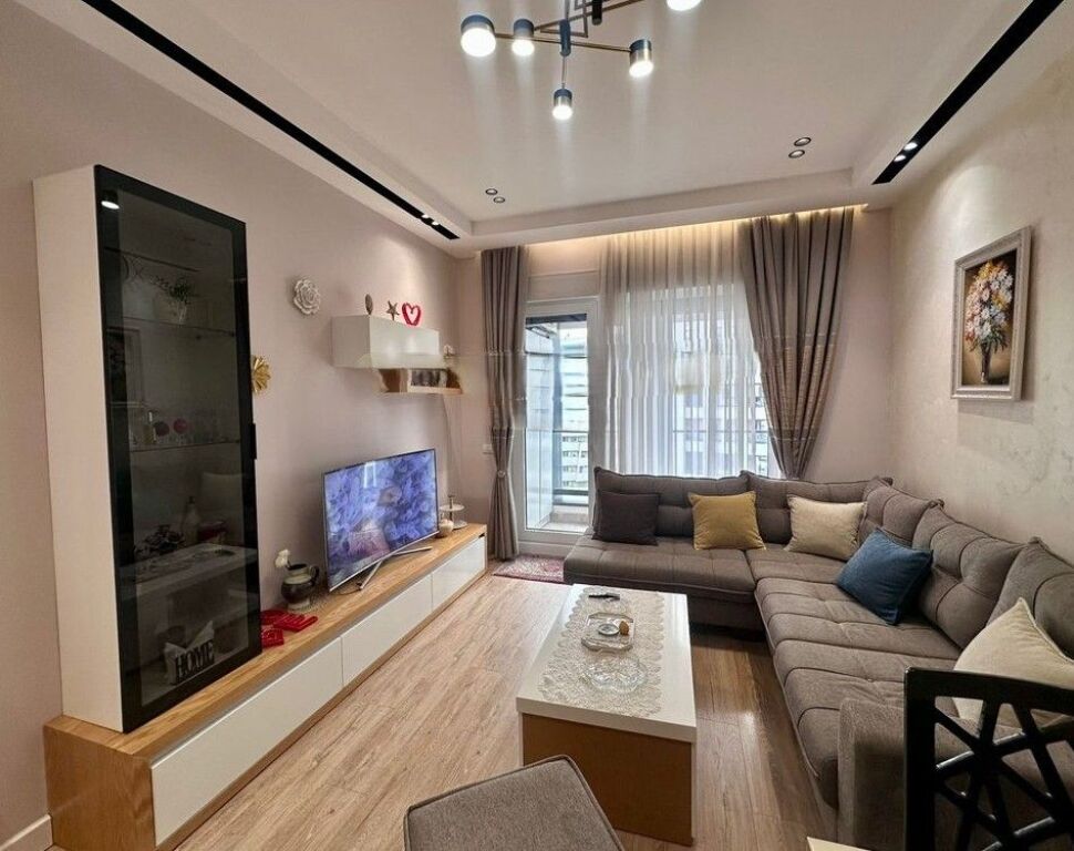 APARTAMENT LUKSOZ PER QIRA NE KOMPLEKSIN MAGNET!