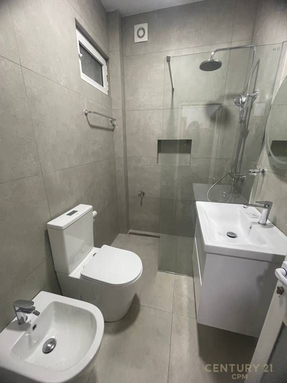 For rent 1+1 at Pazari i Ri, near Optika Roma 600 € /Month