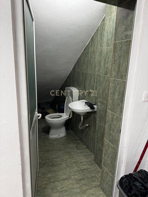 Attività in affitto vicino al Lago di Tirana | 73 m²