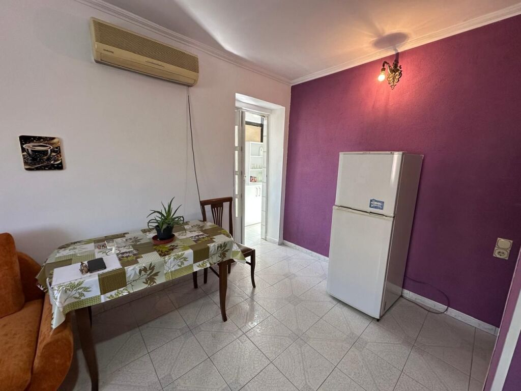 🏢Via Elbasan, affittasi appartamento 1+1, arredato. 50.000 Leke