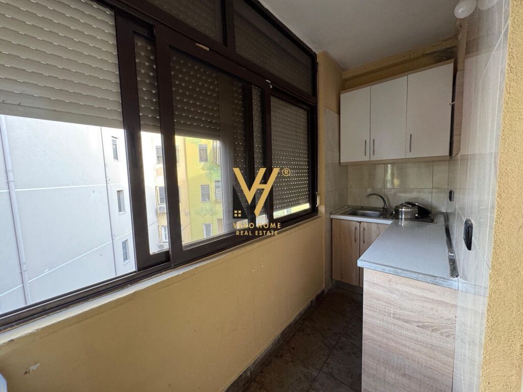 JEPET APARTAMENT 1+1+BLK ME QERA TE STADIUMI DINAMO 50.000 LEKE