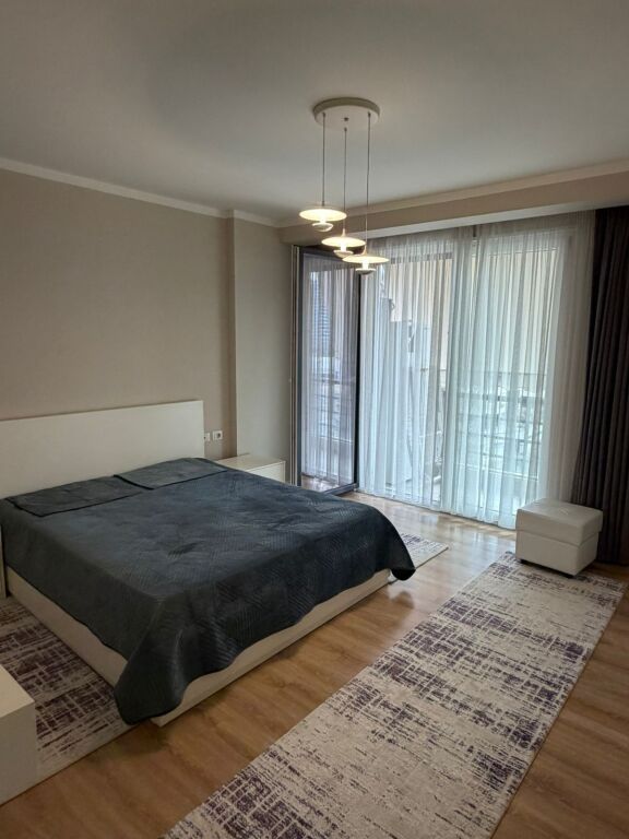 Jepet me qira apartament 2+1 i mobiluar 📍 Tek Liqeni, kompleksi nobis 🏢 Kati i 5-të 🚗 Përfshihet parkimi 💶 Çmimi: 1500 Euro/muaj