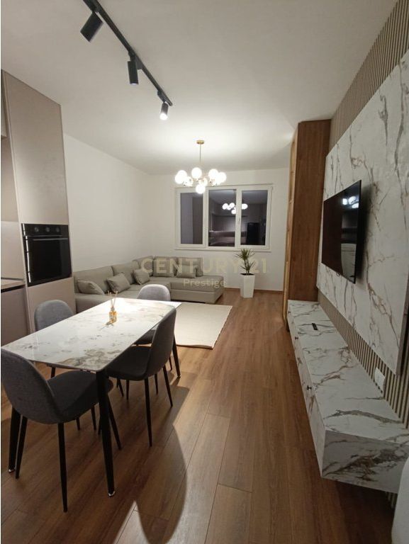 APARTAMENT 1+1 ME QIRA, PRANE AMBASADES AMERIKANE, TIRANE