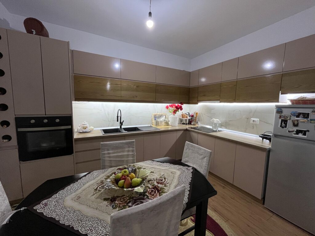 Apartament 2+1 per shitje ne Shkoze!