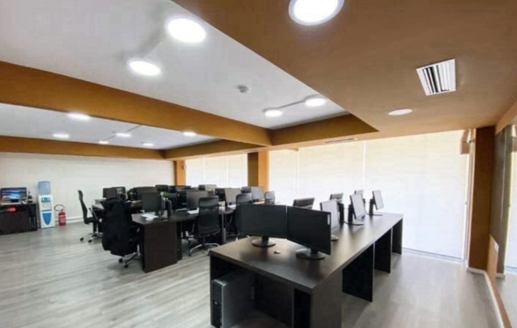 🏢 LOCALE IN AFFITTO – VIA SAMI FRASHËRI, VICINO ALLA SCUOLA “PETRO NINI LUARASI”