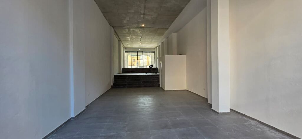 SHOP FOR RENT 125 M2 BARRIKADAVE STREET 300,000 LEKE  FH-67753