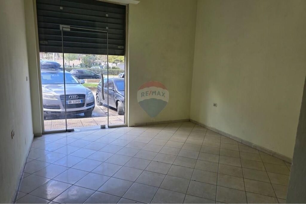 🏪✨ SHOP FOR SALE – GJERGJ KASTRIOTI STREET, VLORA ✨🏪