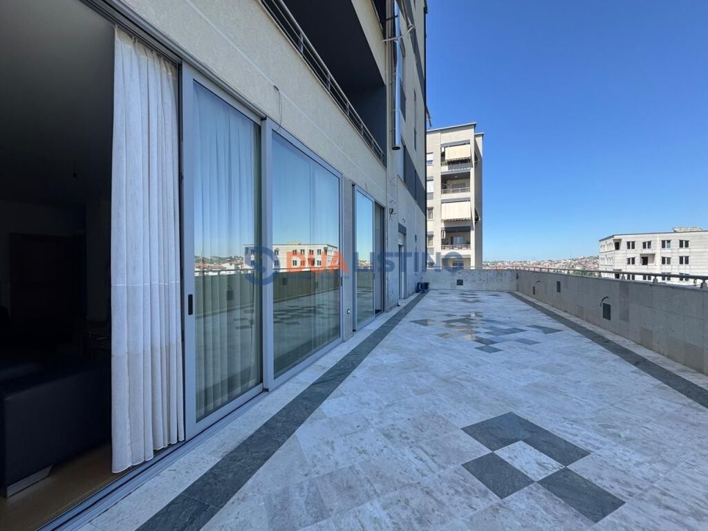 Vendiamo Appartamento 2+1 con Veranda a Kinostudio! 250.000 €