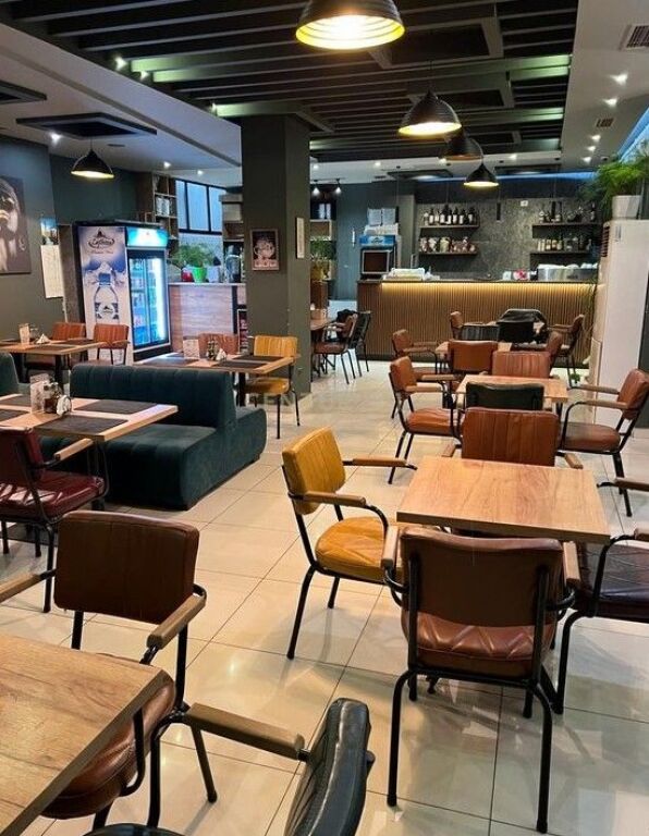 Fresku - AFFITTASI Bar/Ristorante 155m2 in via "Muhamet Deliu"