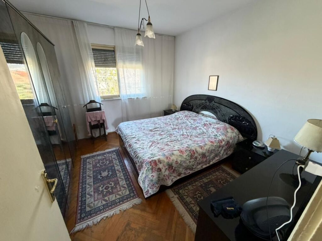 Jepet me qira apartament 1+1 📍 Allias, pranë Shkollës së Bashkuar 💶 Çmimi: 35,000 lekë/muaj