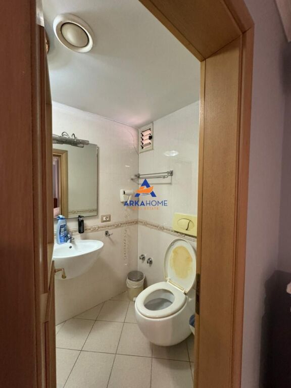 AFFITTASI HOTEL+BAR+VERANDA 600M2 "PIAZZA WILLSON" 12500 EURO