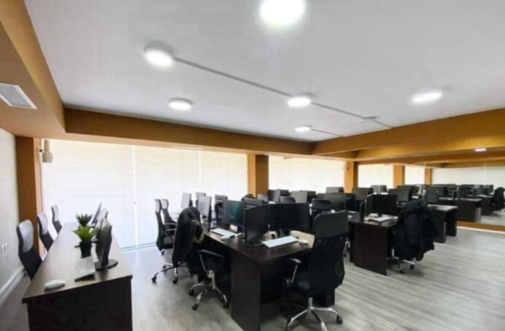 🏢 LOCALE IN AFFITTO – VIA SAMI FRASHËRI, VICINO ALLA SCUOLA “PETRO NINI LUARASI”