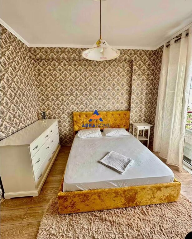 JEPET DUPLEX ME QERA "TE LIQENI I THATE" 1200 EURO (ME POST PARKIMI)