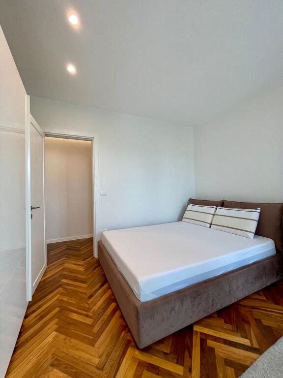 Apartament 2+1+ 2 tualete me qera tek Ambasador 3