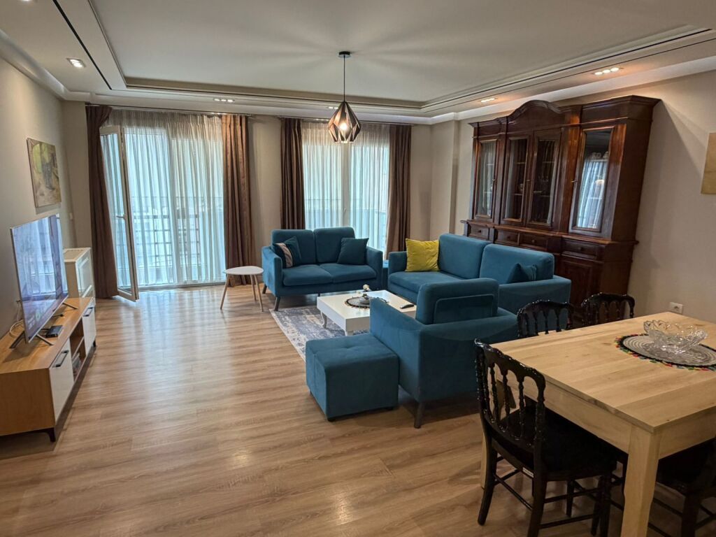 Jepet me qira apartament 2+1 i mobiluar 📍 Tek Liqeni, kompleksi nobis 🏢 Kati i 5-të 🚗 Përfshihet parkimi 💶 Çmimi: 1500 Euro/muaj