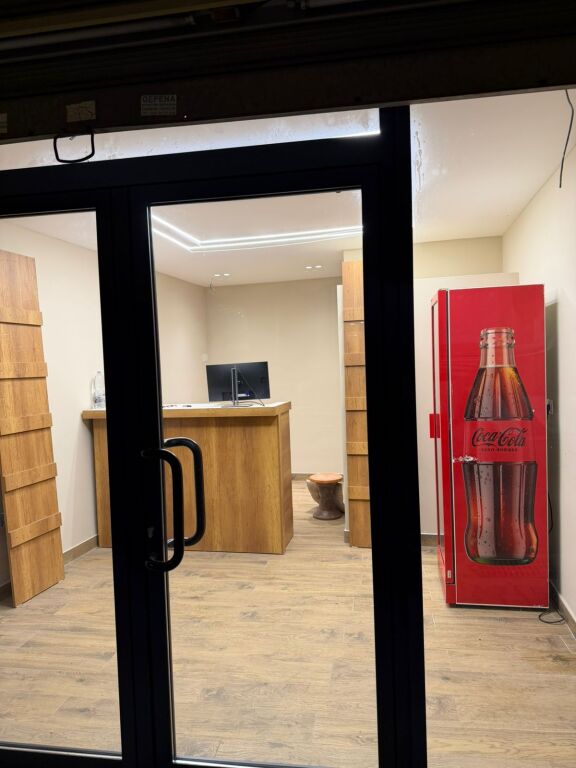 Locale Commerciale in Affitto –| Porcelan, Tirana