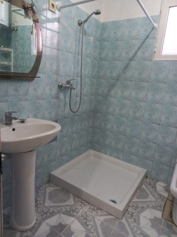 Apartament per qira tek Ish Kombinati i Mishit, Rr. Hysen Selmani, 5 maji