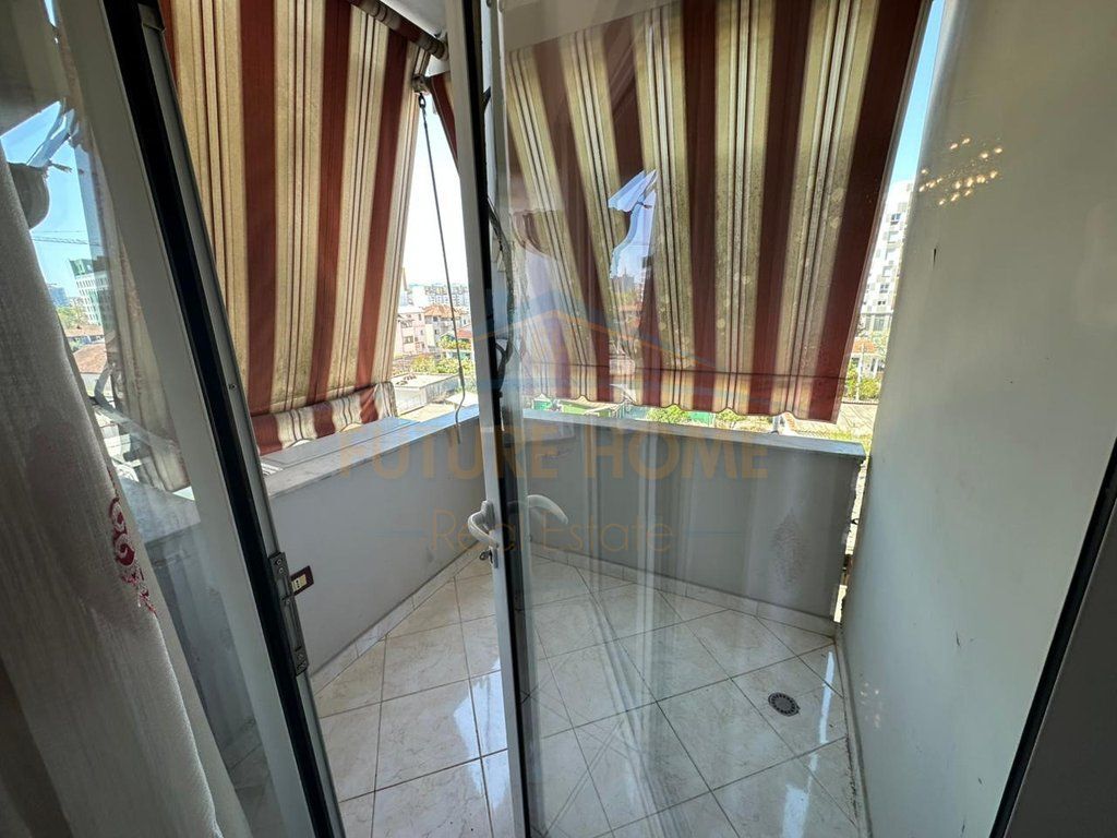 Shitet apartament 2+1+2 Laprak