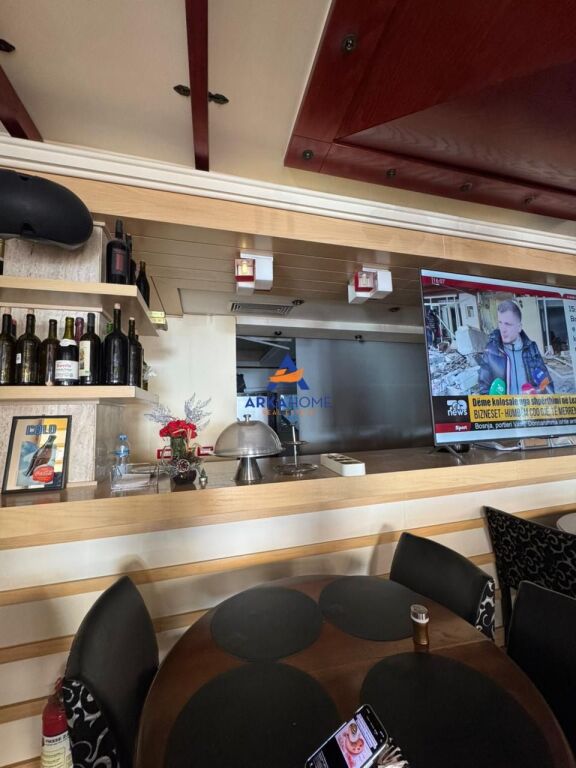 AFFITTASI HOTEL+BAR+VERANDA 600M2 "PIAZZA WILLSON" 12500 EURO
