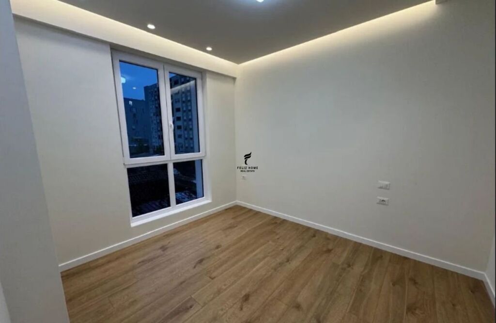 UFFICIO IN AFFITTO 58 M2 COMUNE DI PARIGI 85.000 LEKE FH-67705