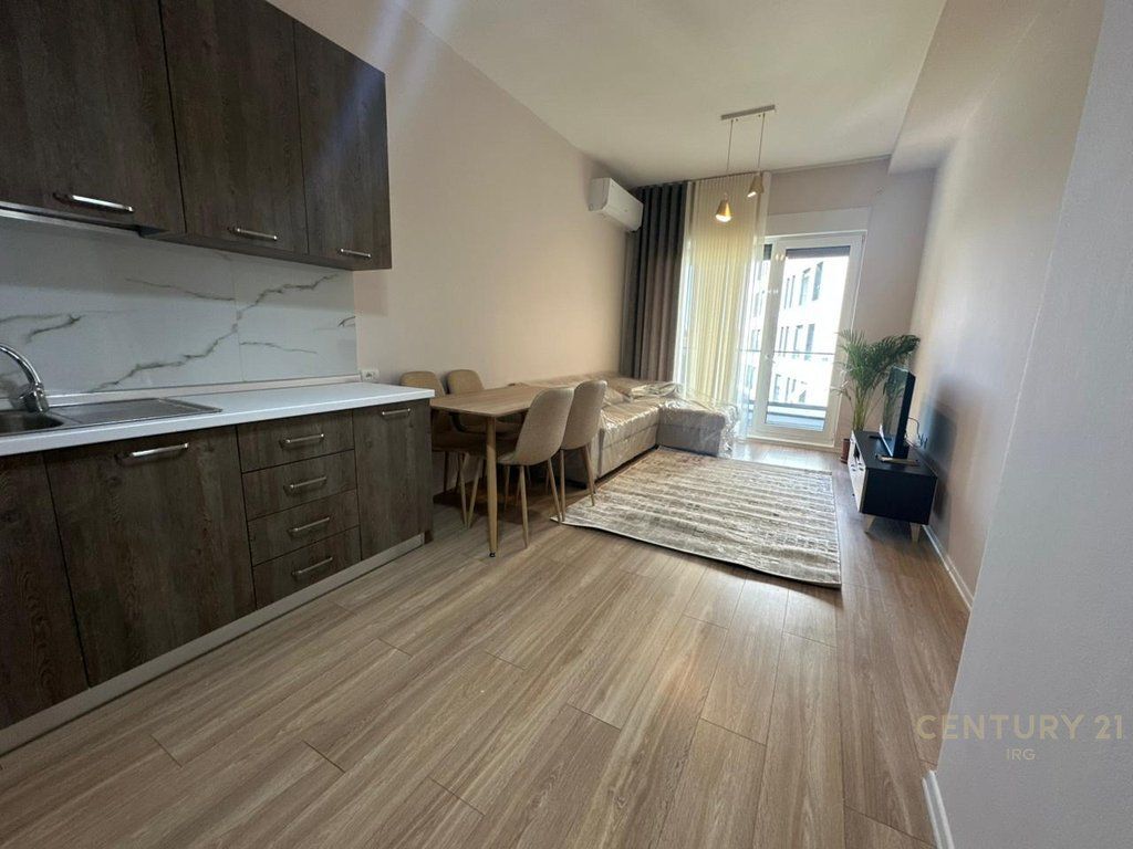 Jepet me qira apartament 1+1 tek Kompleksi Magnet, në zonën e 21 Dhjetorit.