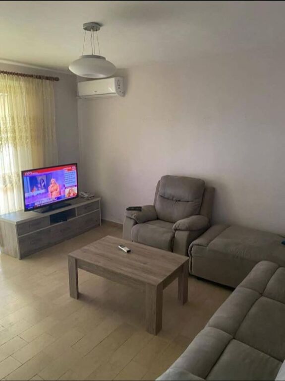 Apartament 1+1, Rruga Elbasanit!
