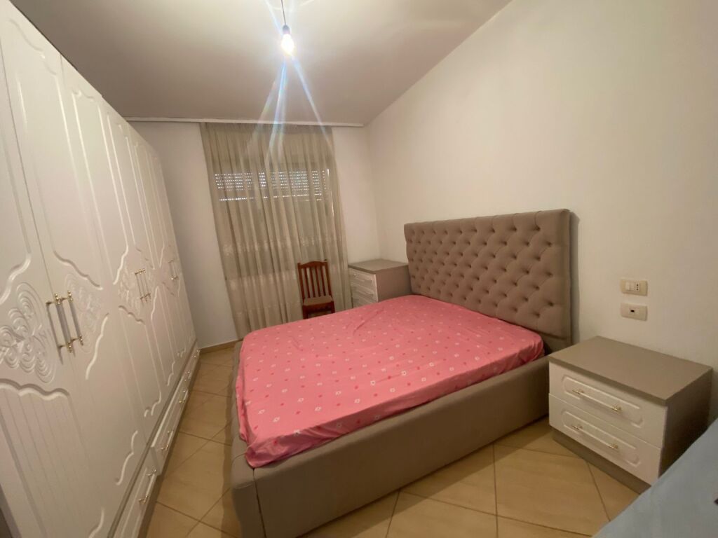 Apartament 1+1, Astir!