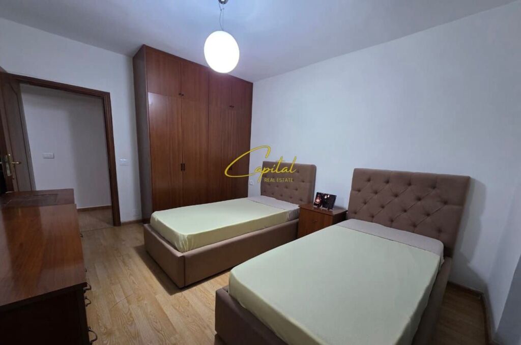 APARTAMENT ME QIRA 4+1+2 RRUGA MINE PEZA 1.200 EURO