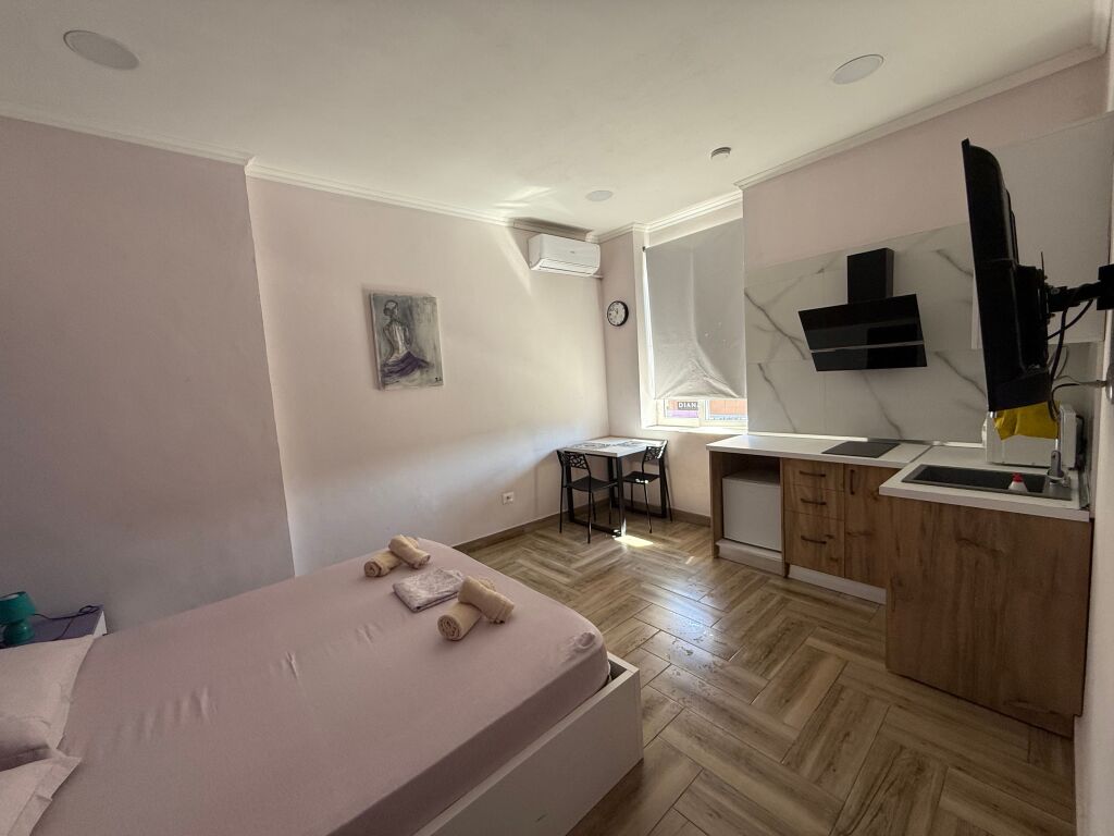 SHITEN, 2 x STUDIO  ISH STADIUMI DINAMO, TIRANË