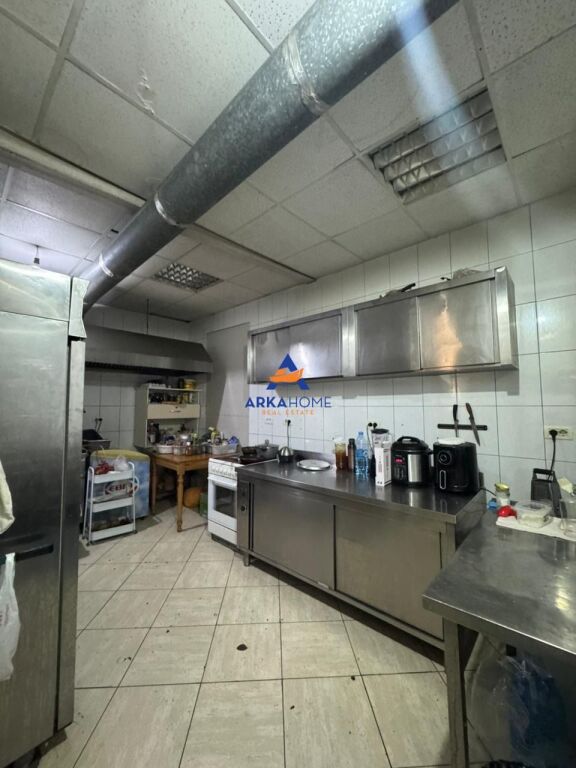 AFFITTASI HOTEL+BAR+VERANDA 600M2 "PIAZZA WILLSON" 12500 EURO